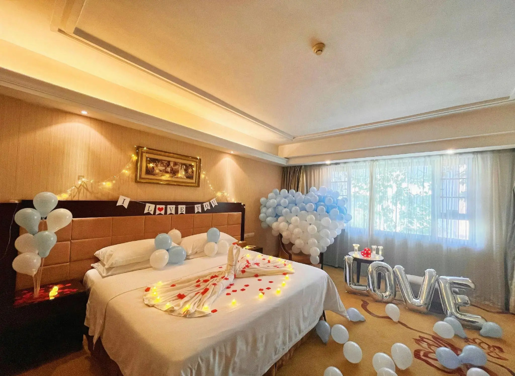Vienna International Hotel（Guangxi Guilin Yangsuo West Street and Ten-mile Gallery）