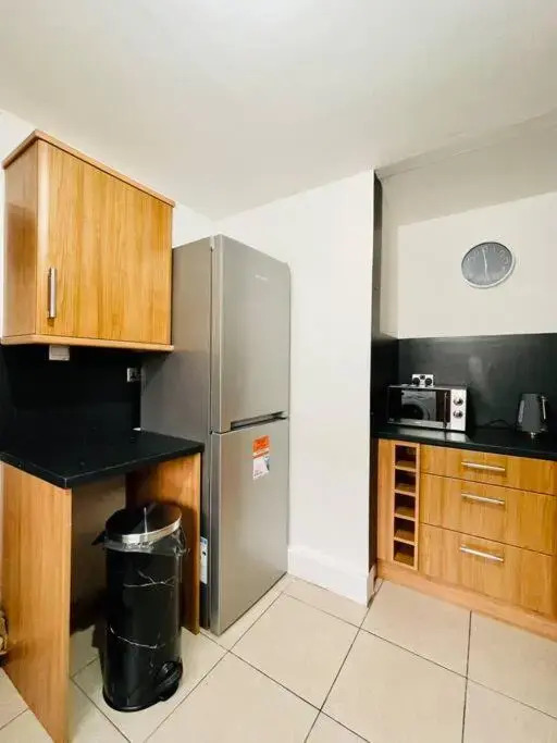 Mayfair Place - Cosy 3 Bedroom House with Free Parking