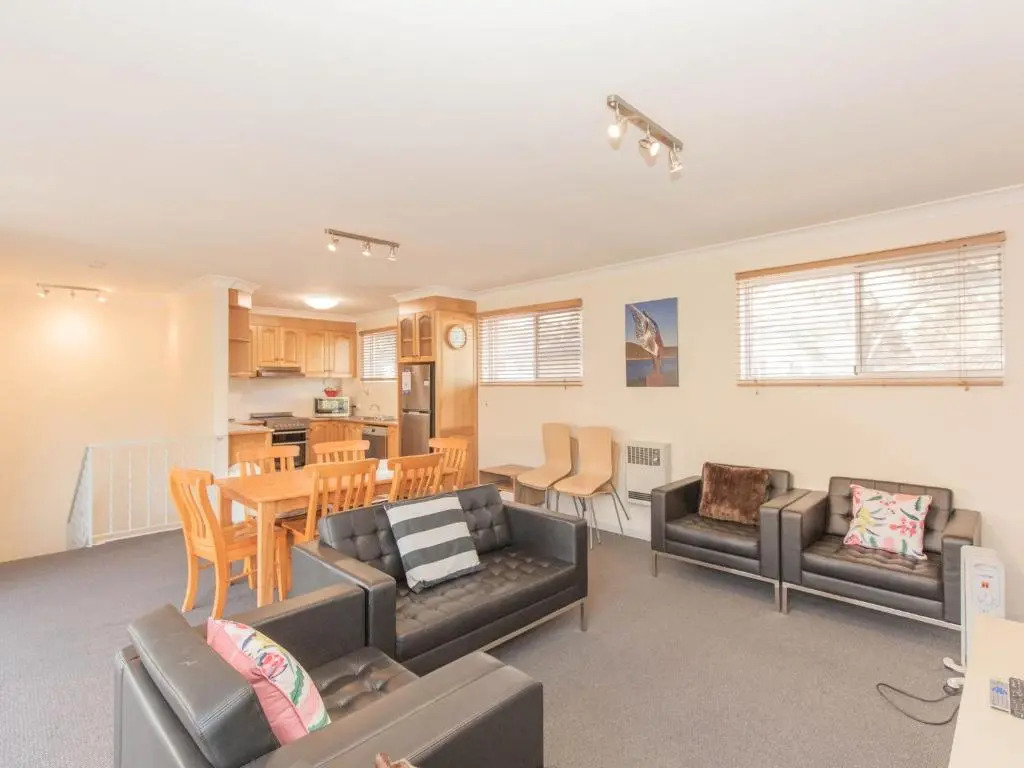 Lakeside 3/37 Cobbon Crescent