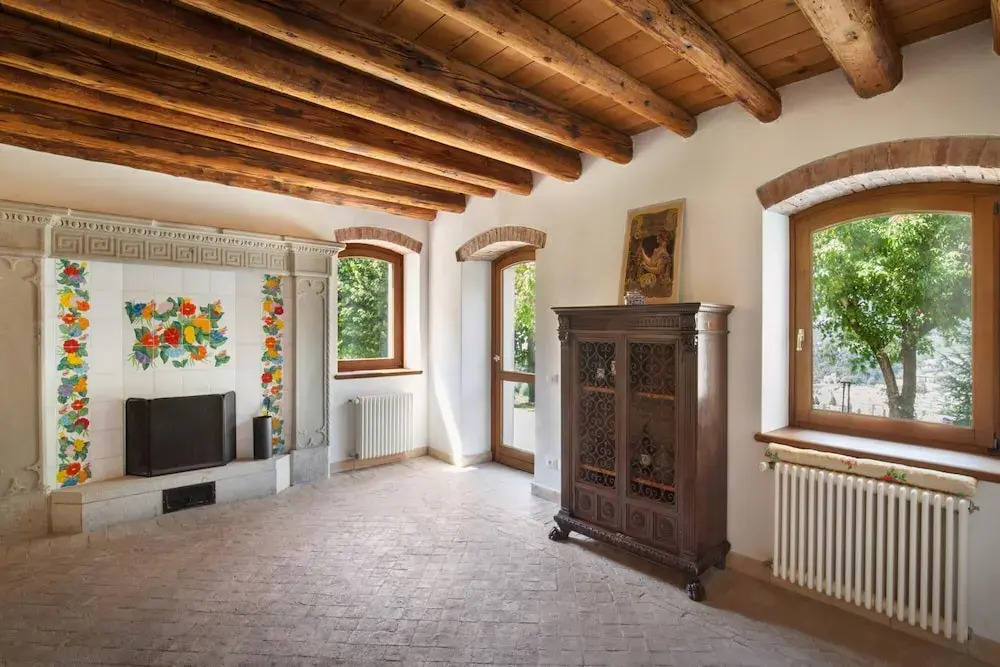 C Cantoni - 10 Sleeps Villa With Pool Stunning Views in Garda