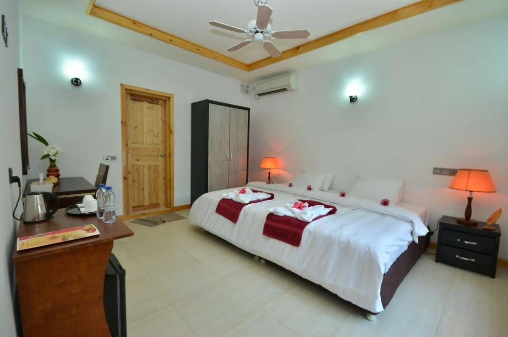 Athiri Inn