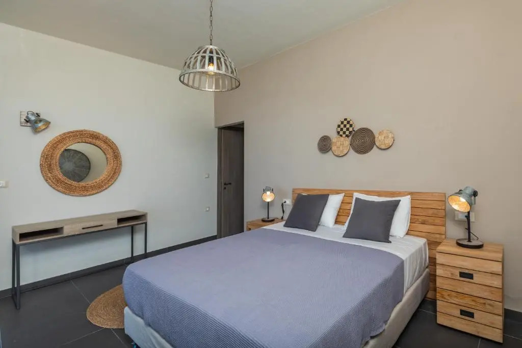 Villa Lefka with Private Infinity Pool & Panoramic Sea Views