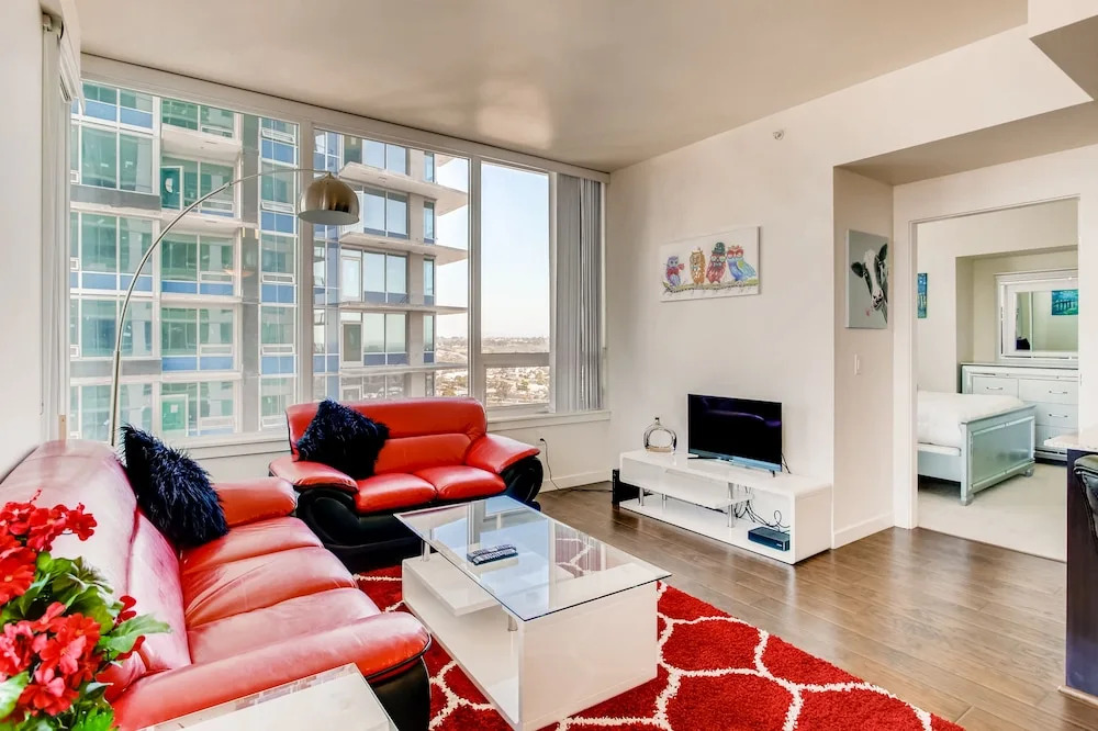 Gorgeous 2 BR Luxury Unit Amazing View