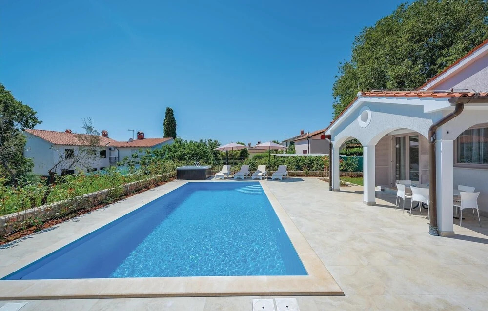 Nice Home in Vabriga with Outdoor Swimming Pool, Hot Tub & Outdoor Swimming Pool