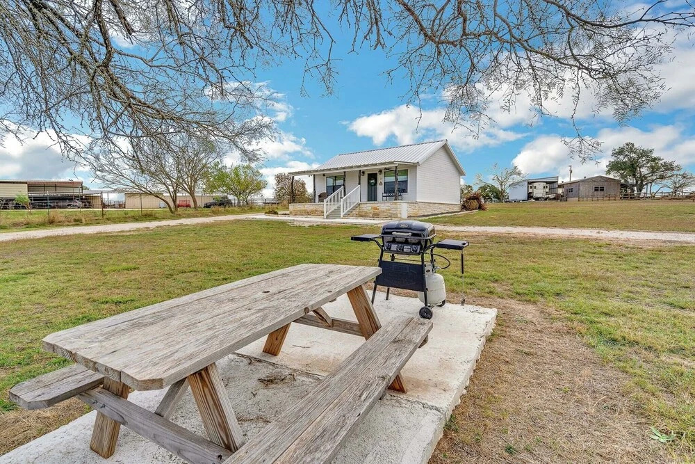 Charming Romantic Cabin 2 Miles From Wineries!