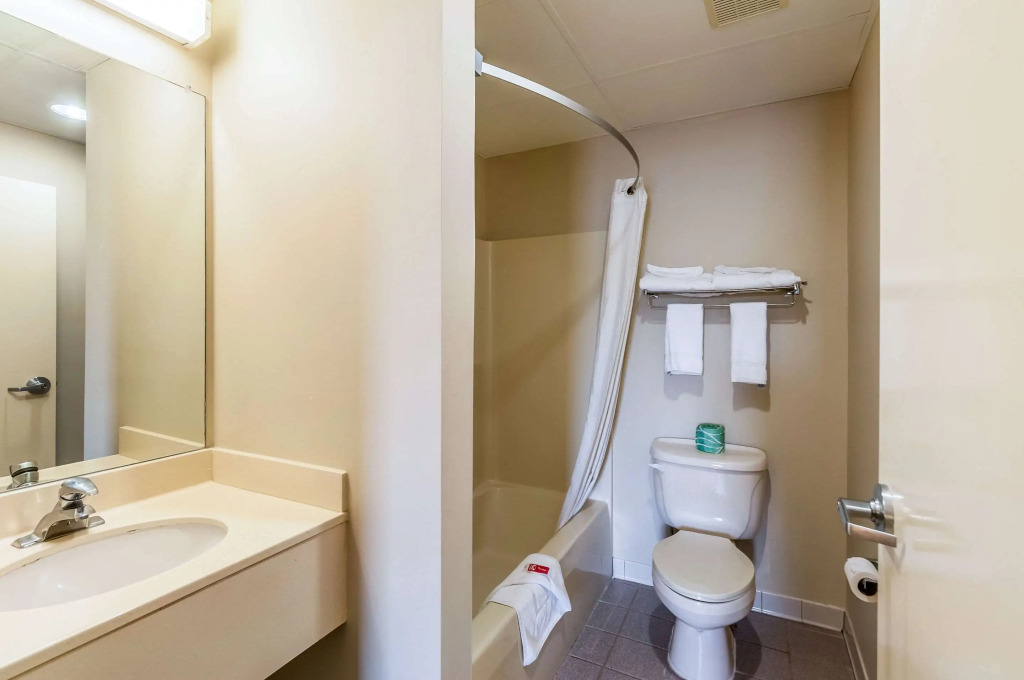 Econo Lodge Inn & Suites Middletown - Winchester South