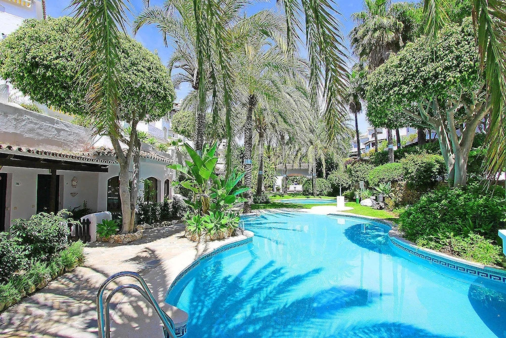 1155 Beachfront 3 Apartments 70 Mtr Golden Beach 7Bedroom 3Pool