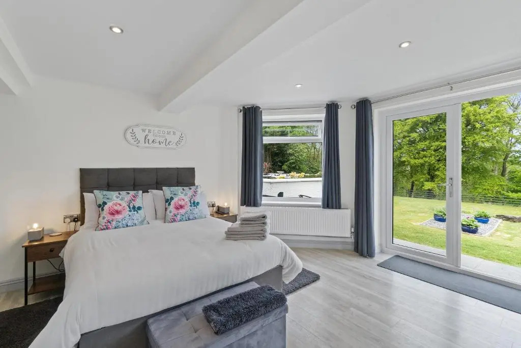 Stunning, Contemporary 1 Bedroom En-suite Annexe