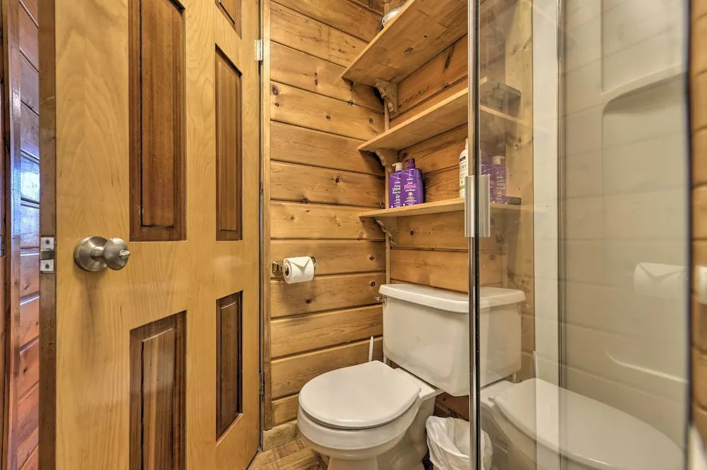 Alpine Adventures: Cozy Log Cabin w/ Deck & Views!