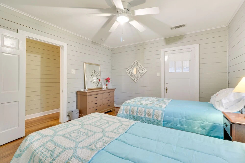 Charming Bryan Home - 3 Mi to Kyle Field!