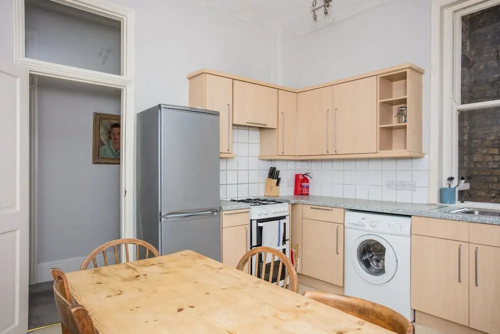 3 Bedroom Apartment by Battersea Park