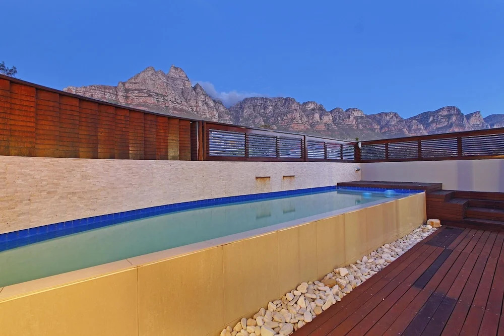 Sea View 3bed Apt w Pool Near Beaches Glen Sunsets