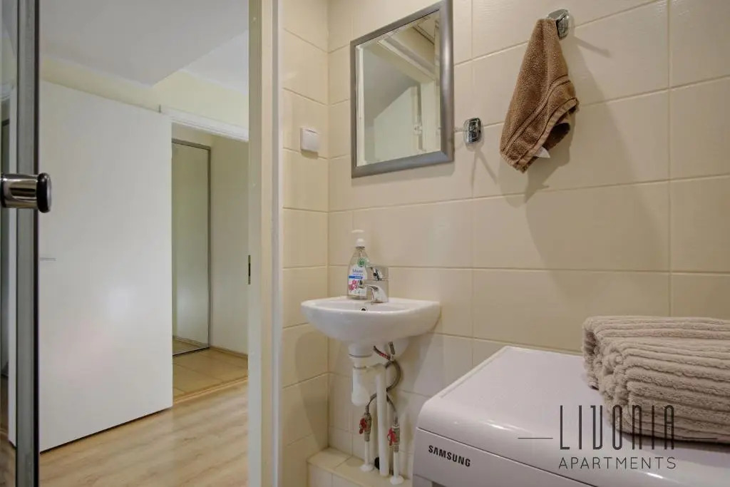 Bright studio with FREE PARKING and SELF CHECK-IN