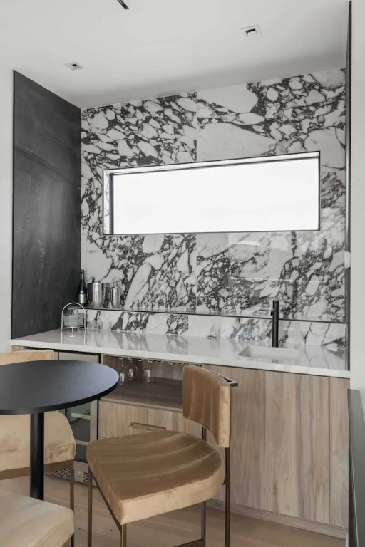 Lux Penthouse 4-story Stunner Rooftop Views