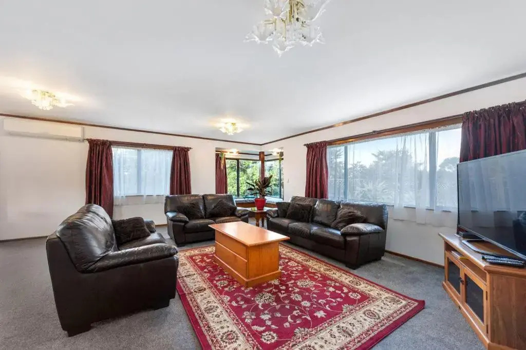 Courtside Quarters - Waihi Beach Holiday Home