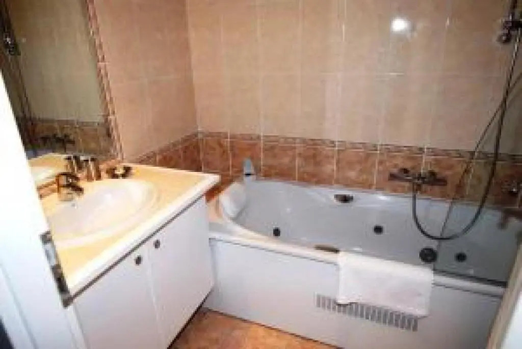 Stunning 2 Bed Apt on the Seafront of Cannes in a High Class Secure Building With Swimming Pool - 463