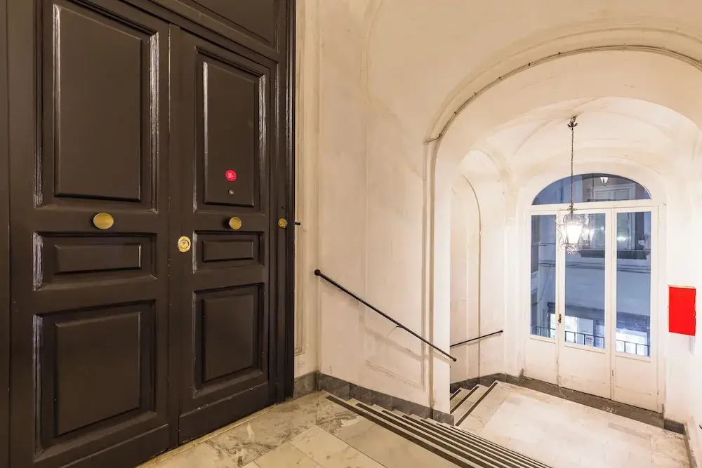 Apartment in the Heart of Nightlife