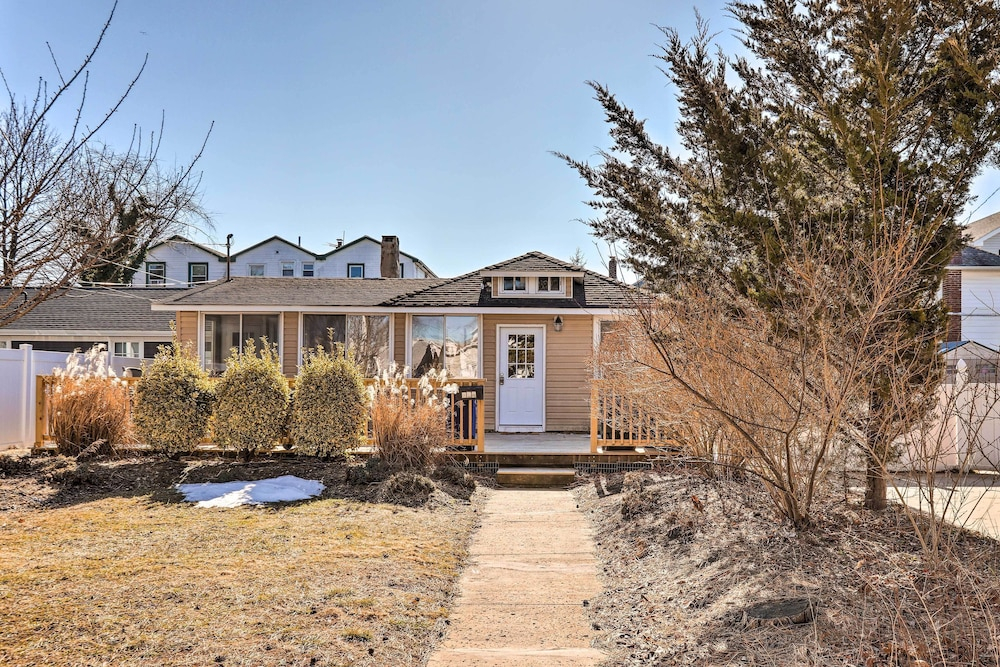 Pet-friendly Belmar Cottage < 1 Mi to Beach!