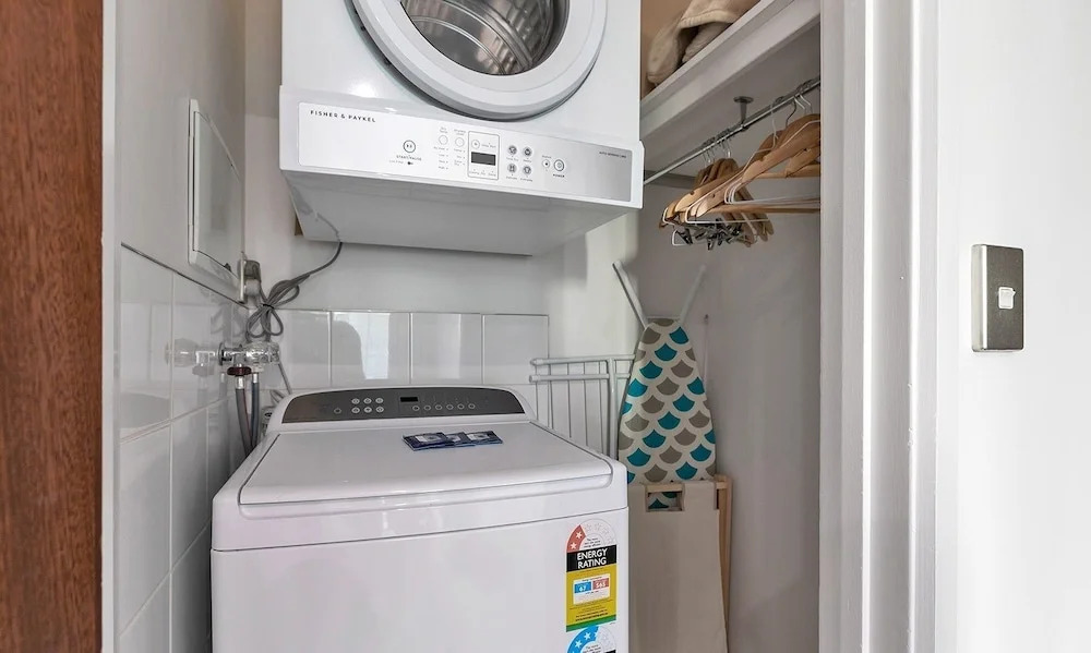 QV Deluxe Waterside Apartment - 851