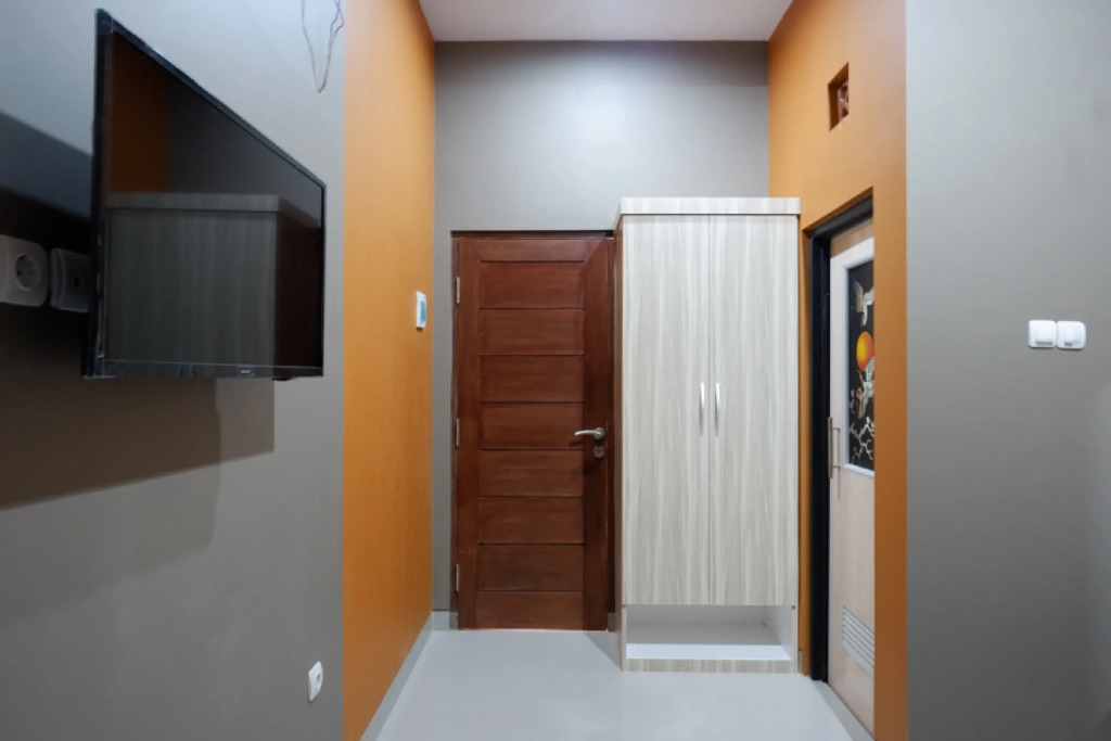 RedDoorz Syariah near Stasiun Tegal