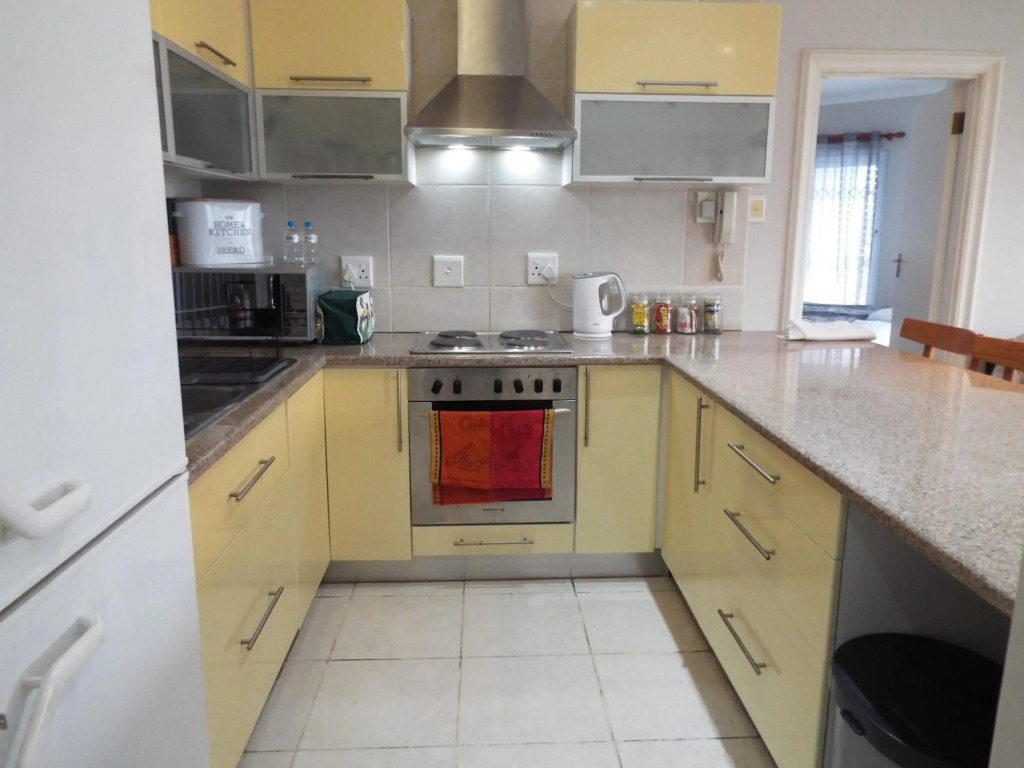 Lovely 2 bedroom self-catering apartment located 1 min from the beach