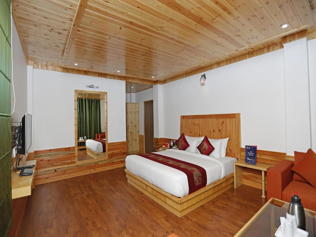 OYO Premium 163 Shimla Green Woods