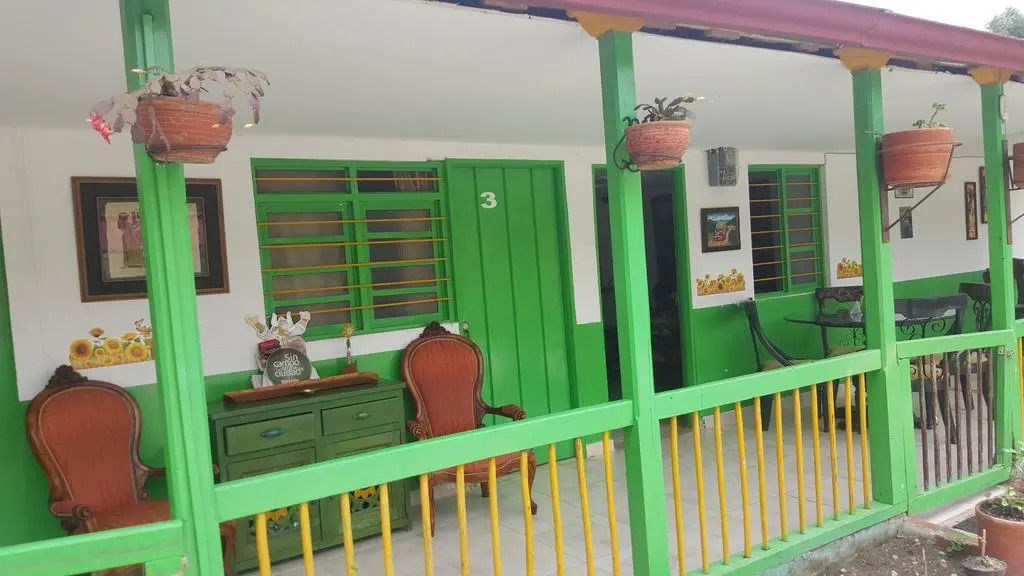 Hostal y Camping Los Girasoles