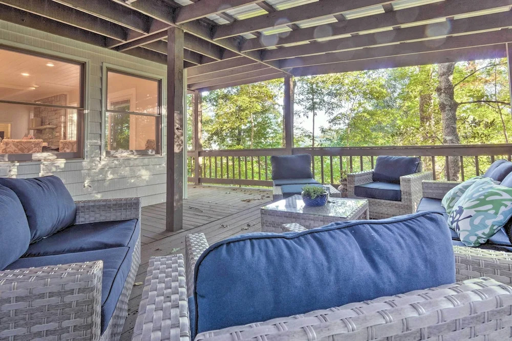 Highlands Home w/ Fireplace, Views, & Trails!
