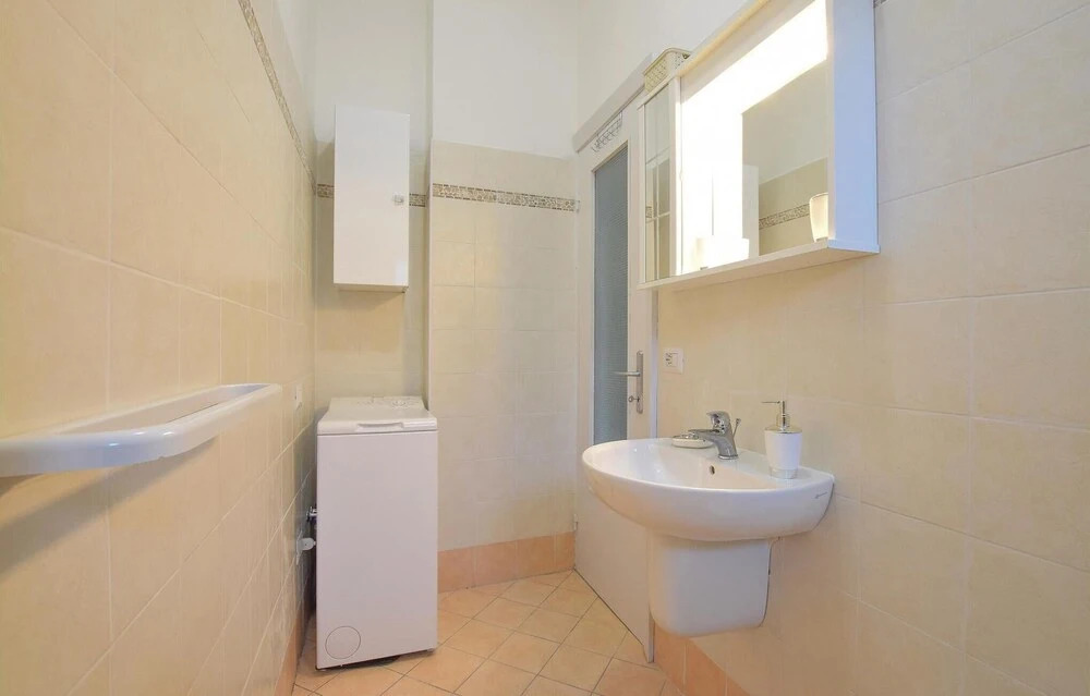 Awesome Apartment in Bracco - Moneglia With 1 Bedrooms and Wifi