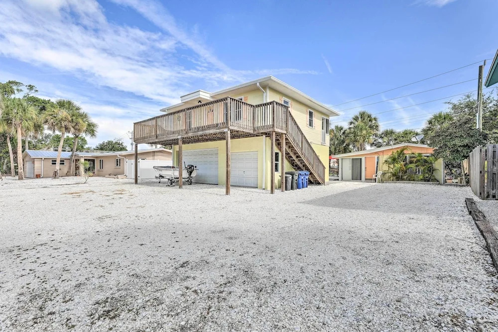 Siesta Key Village Home < Half Mi to Beach!