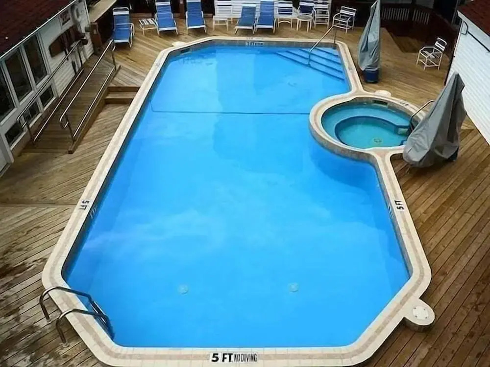 Million Dollar Bayview Beach Pool Downtown TC 1995