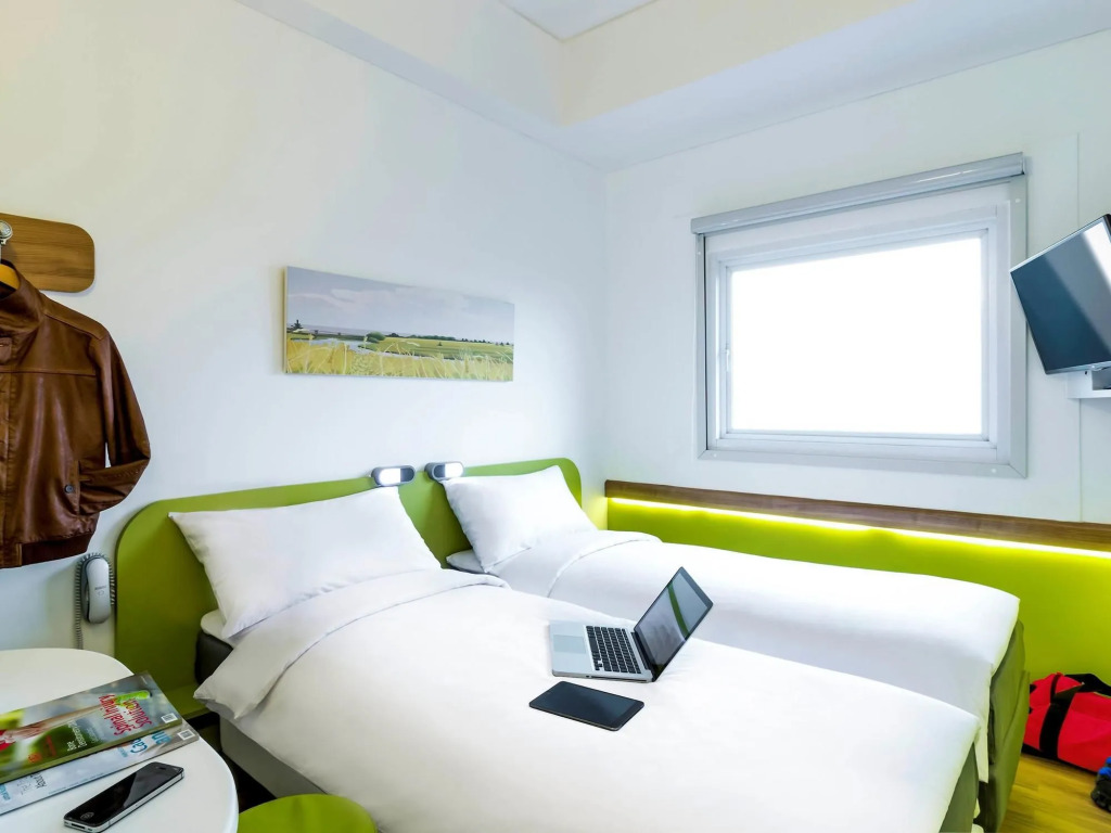 Deka Hotel Surabaya HR Muhammad