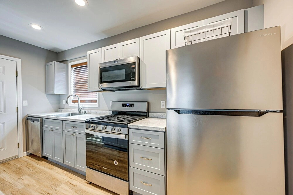 Walkable Stay Near Hudson River, Dining & Shopping