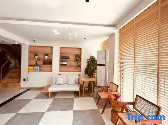 Ale Recluse Art Villa Hotel