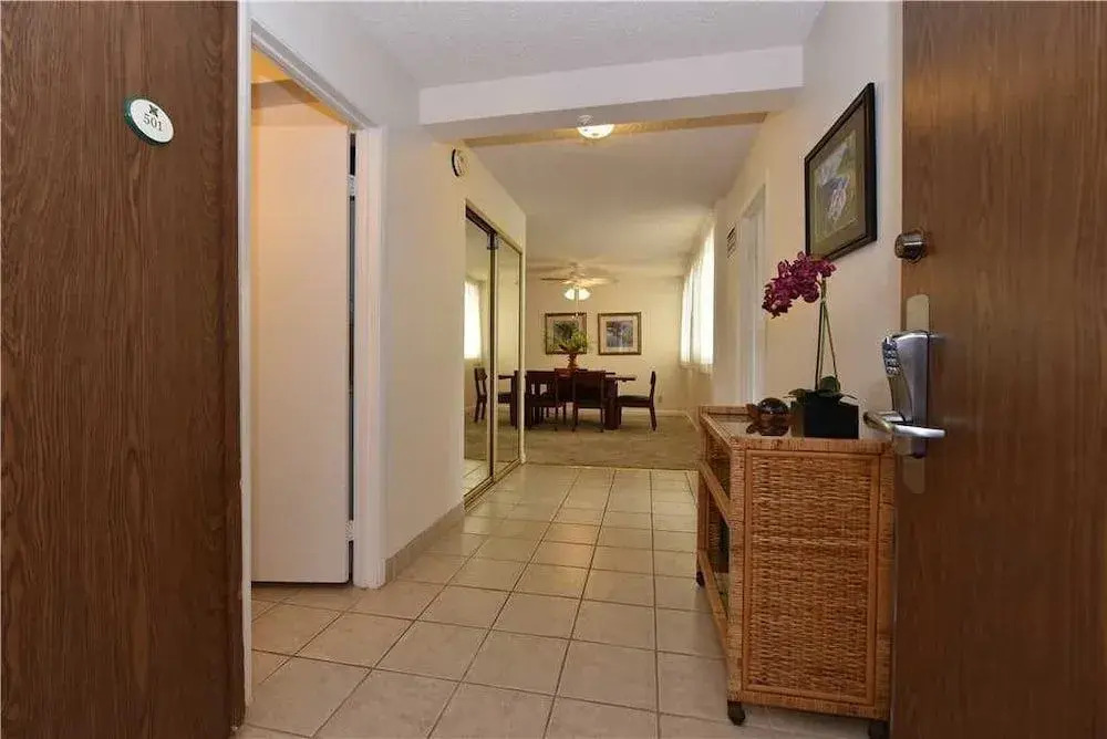 Royal Kahana 1012 by RedAwning