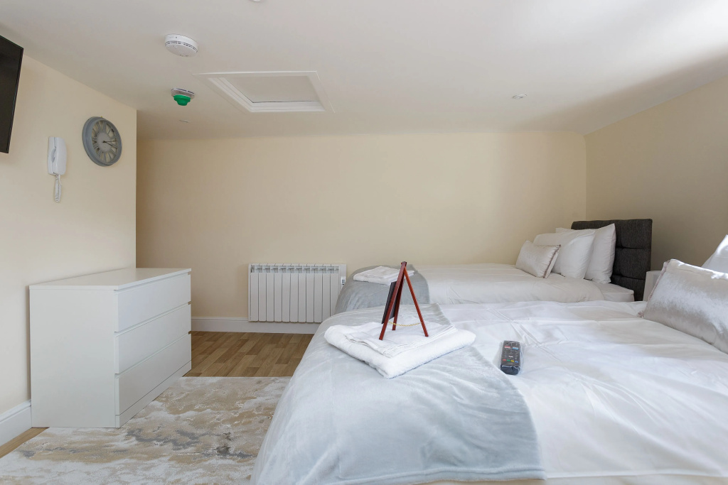St Marys Modern Central Huge Studio Apartments