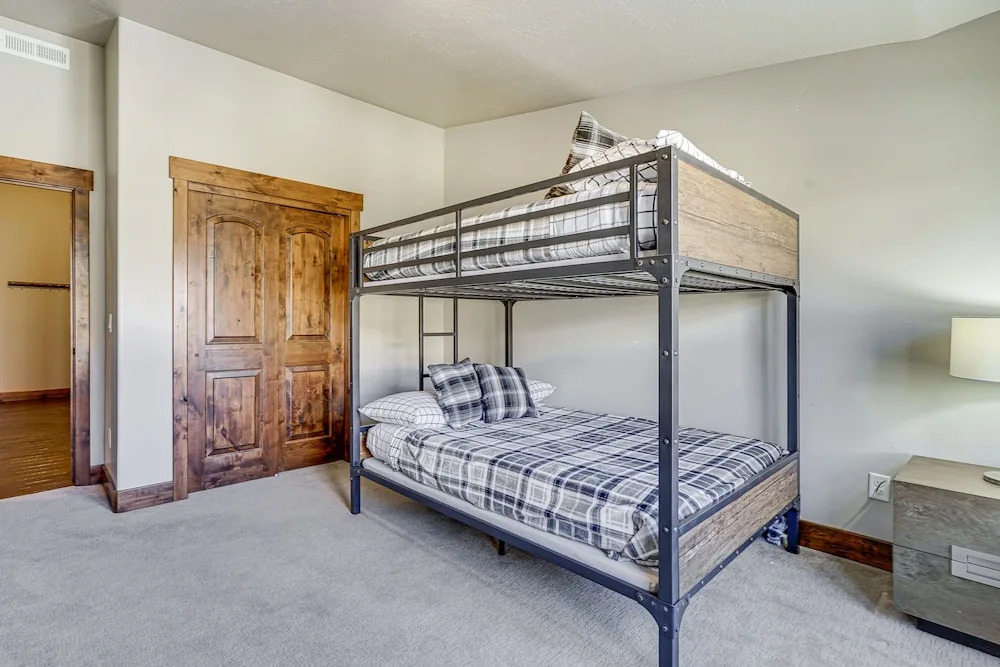 All-season Heber City Condo w/ Stunning Views!