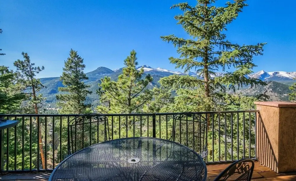 Cedar Lower Luxury Vacation At Windcliff 2 Bedroom Home by RedAwning
