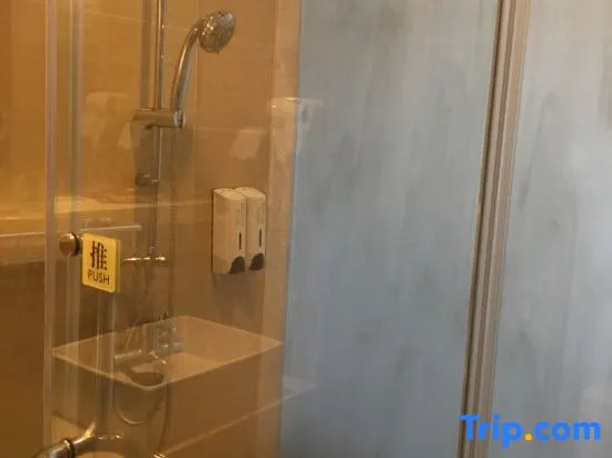 Yangjiang Hailing Island Poly Shili Yintan Fourth Quarter Holiday Apartment