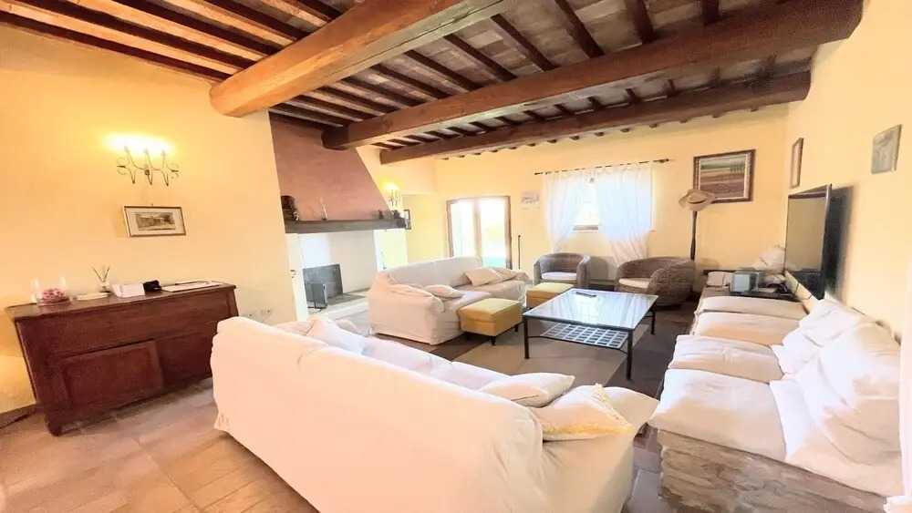 "slps 10 in 5 Bedrms + 5 Bathrms. Detached Villa With Play Area. Walk to Todi"