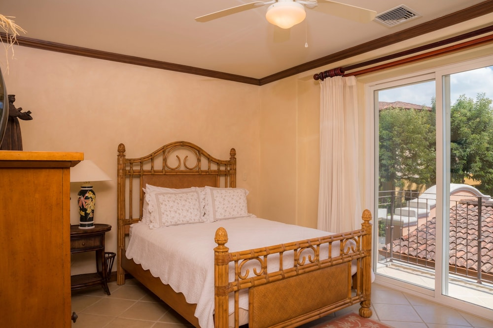 Bay Residence 7C 3 bdr Ocean View in Los Suenos