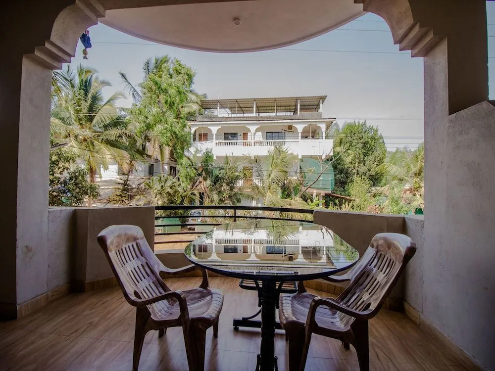OYO 14182 Home Graceful Studio Ashwem