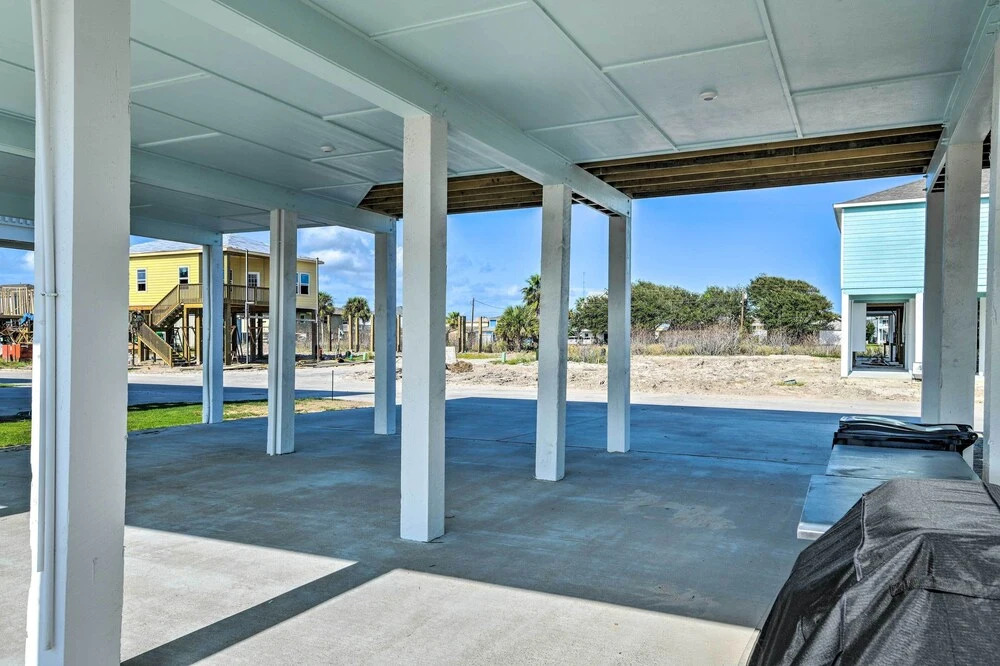 6 Mi to Beach: Rockport Home w/ Pool Access!