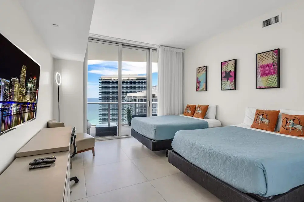 Luxury Penthouse! 4 BDR With Resort Amenities
