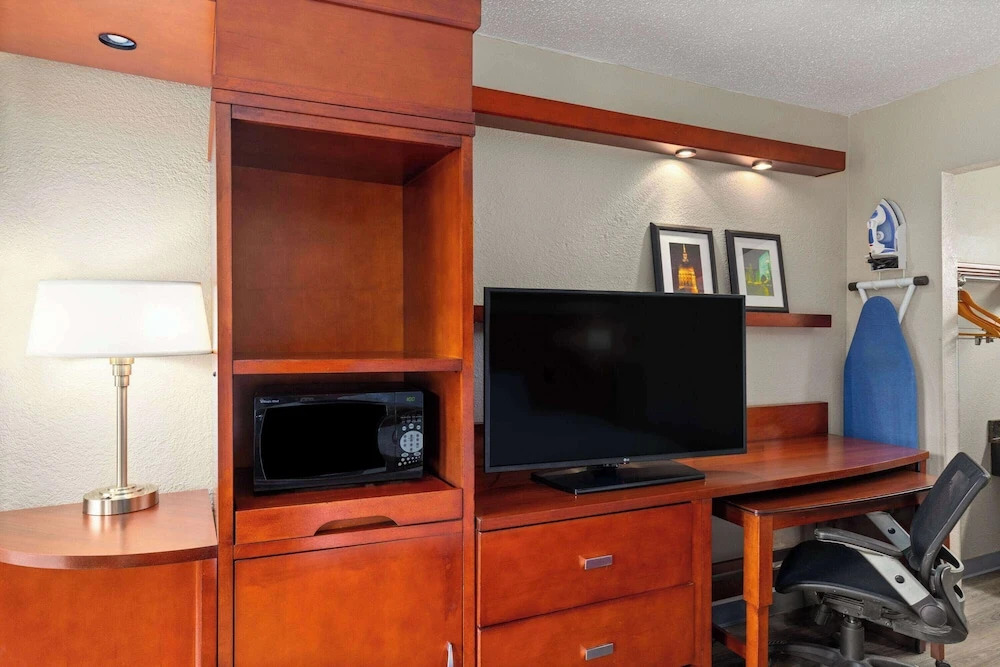 Days Inn Knoxville East