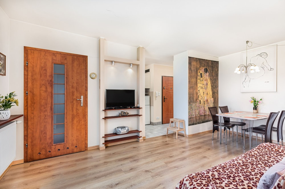 Apartments Handwit by Renters