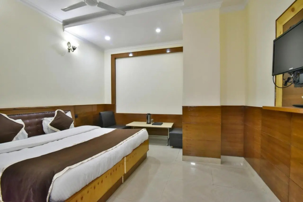 The Posh Hotel near Mall Road with Hassle Free Covered Parking
