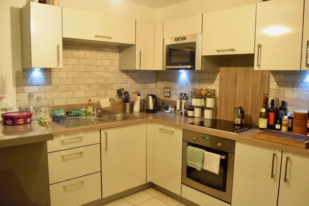 Spacious 1 Bedroom Flat With Covered Balcony