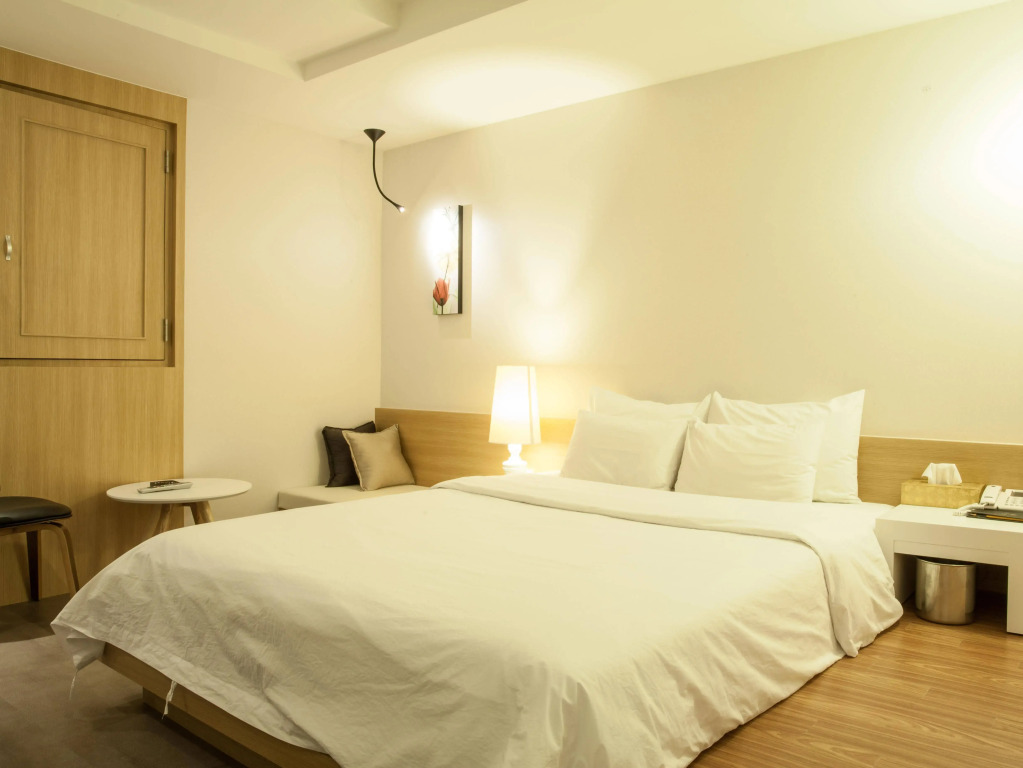 Two Be In Tourist Hotel