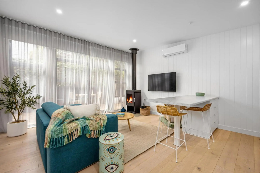 The Love Shack - romantic bungalow